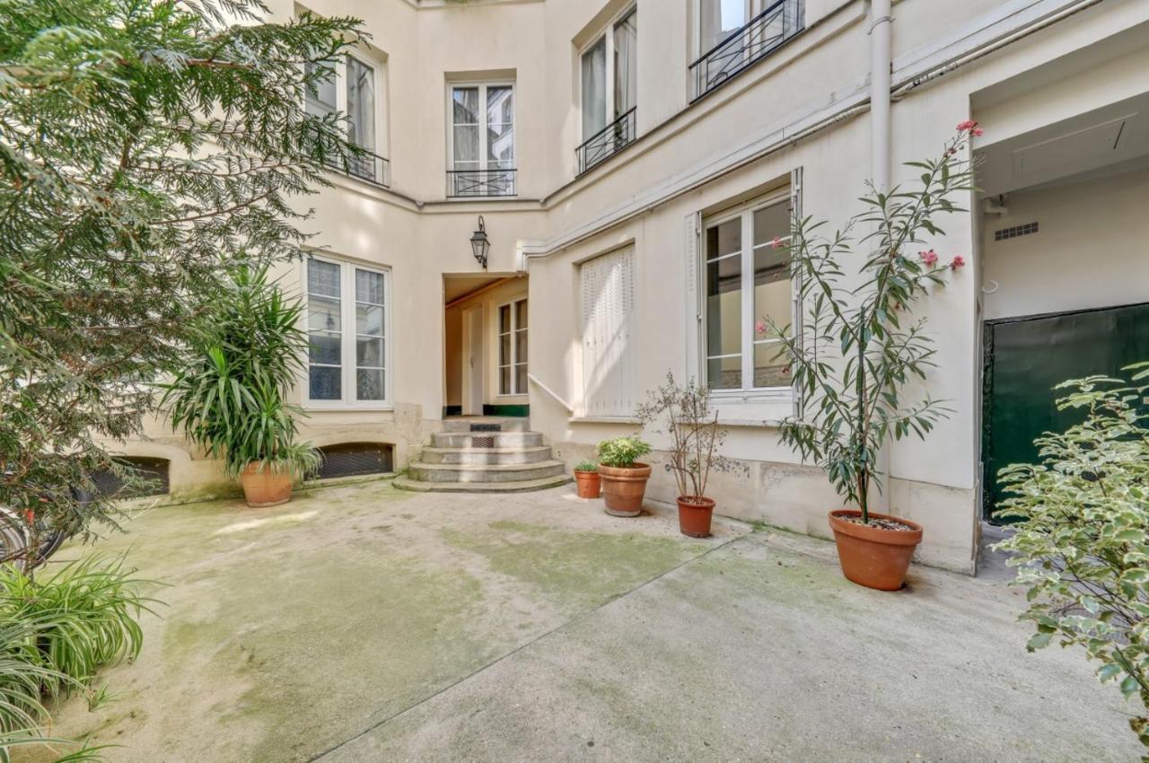 パリCharming & Cosy Flat In Heart Of Marais, 2Min Walk To Art & Metier Museumアパートメント エクステリア 写真