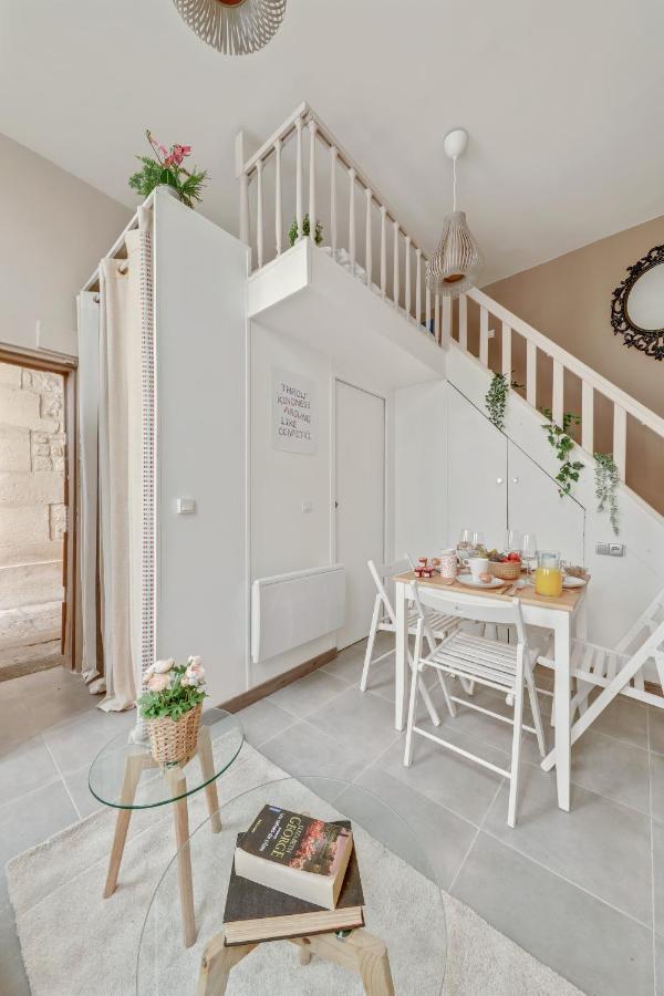 パリCharming & Cosy Flat In Heart Of Marais, 2Min Walk To Art & Metier Museumアパートメント エクステリア 写真